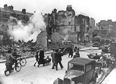 Zerstörte Häuser in London: die Luftschlacht um England endete mit einer Niederlage der deutschen Luftwaffe.